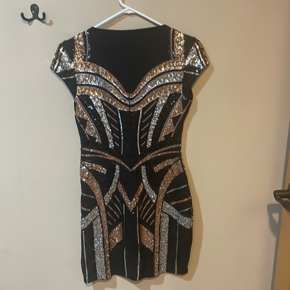 1920’s style sequin mini dress with cap sleeves - Picture 2 of 3